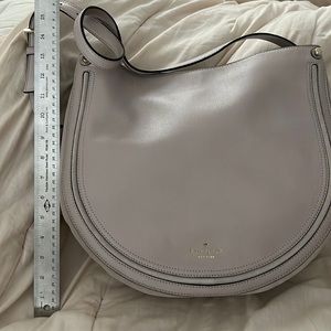 New without tags. Gray Kate Spade shoulder/crossbody.